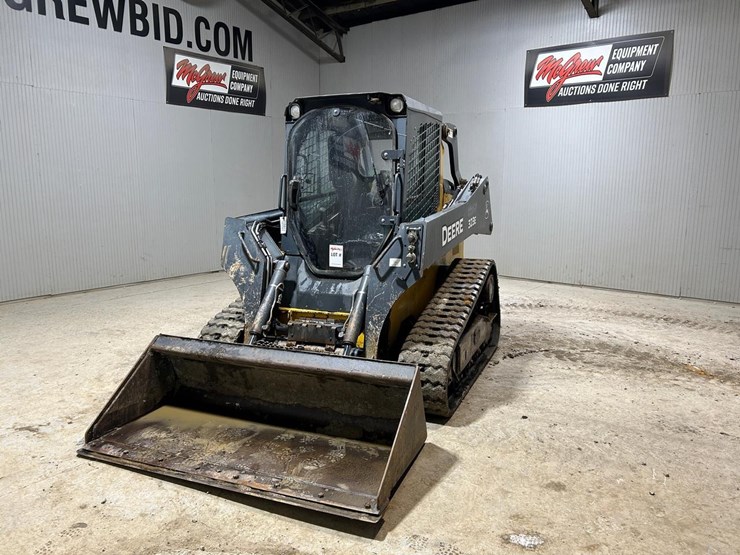 2015-deere-323e-image-7