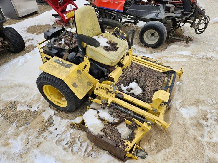 #124-•-great-dane-chariot-zero-turn-mower-image-5