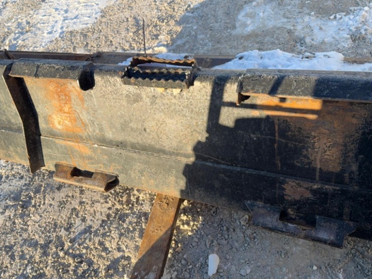 6'-skid-loader-bucket-image-6