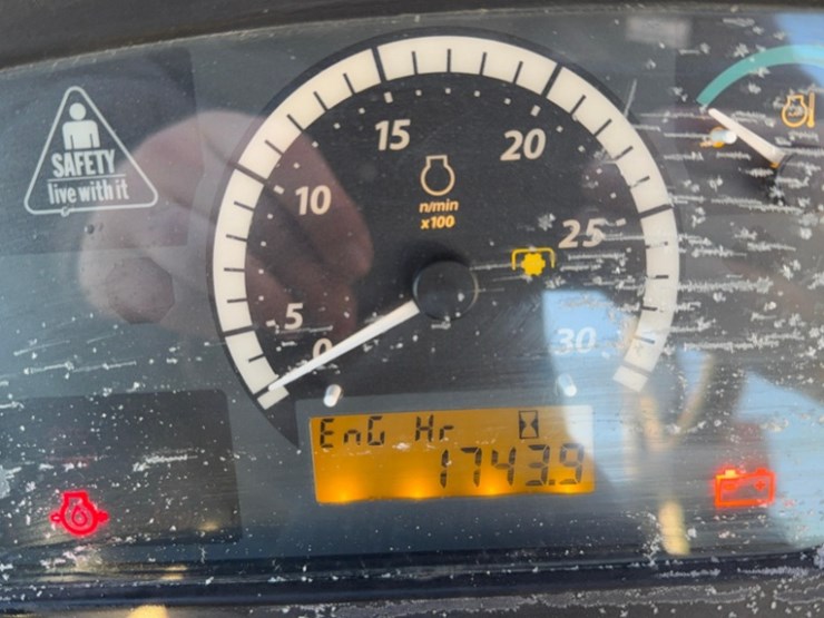 john-deere-4044m-image-15