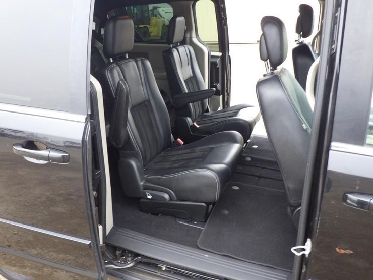 2017-dodge-grand-caravan-image-8