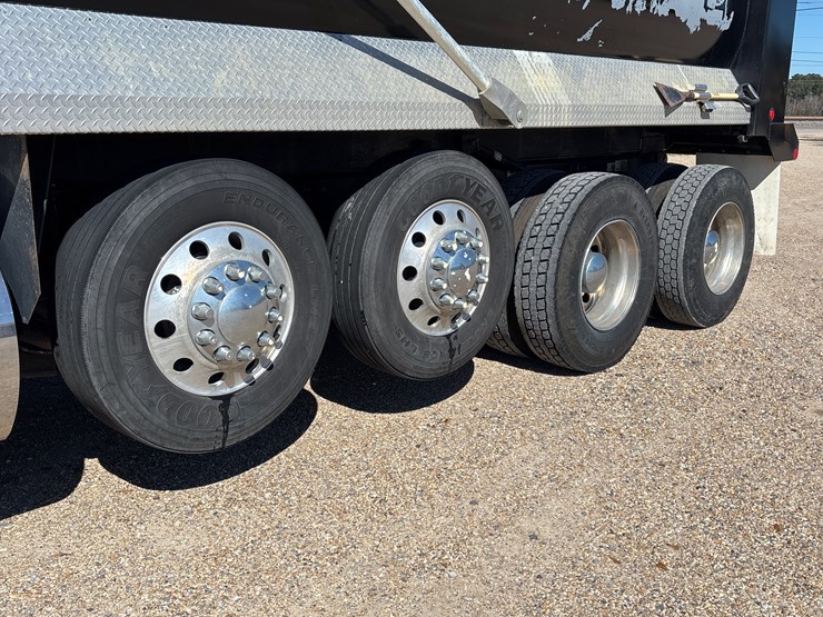 2024-kenworth-t880-image-5