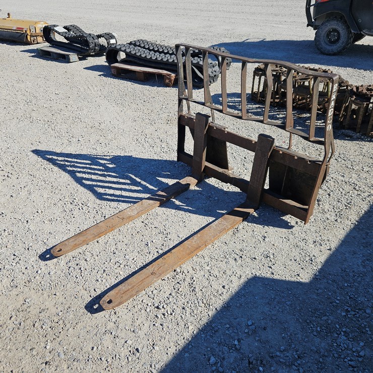 #205541 • Bradco Pallet Forks
