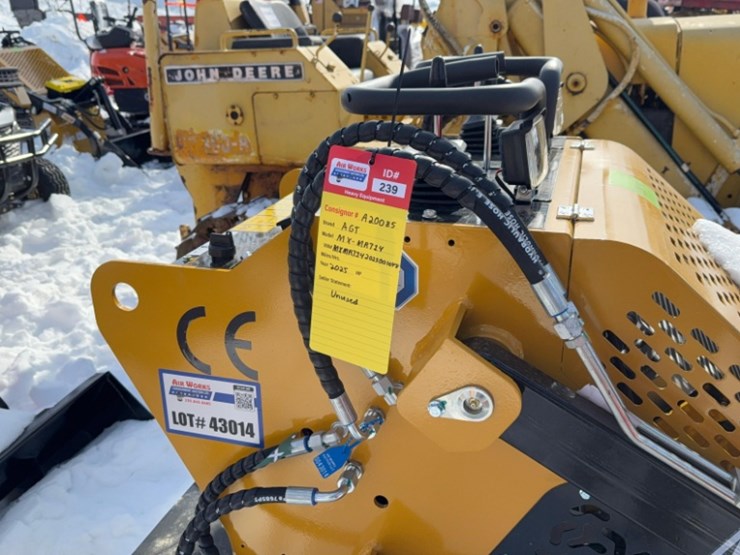 new-unused-2025-agt-model-mx-mrt14-mini-skid-steer,-13.5-hp-gas-engine,-aux.-hyd,-40"-bucket-image-2