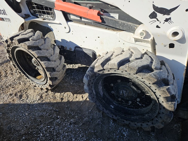 2015-bobcat-s770-image-15