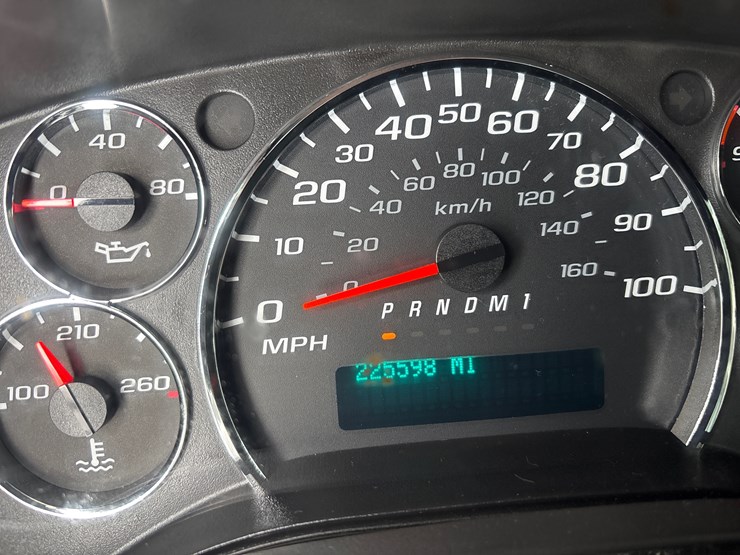 #1122-•-2015-chevrolet-express-van-image-4