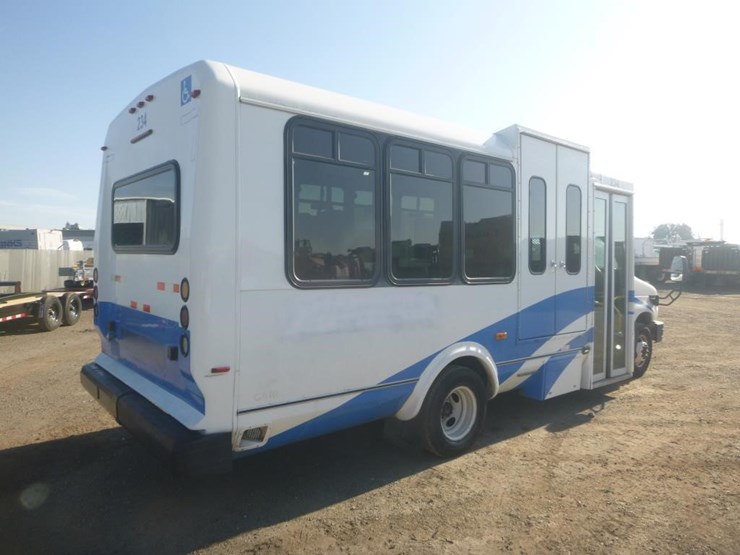 2014-ford-e450-image-3