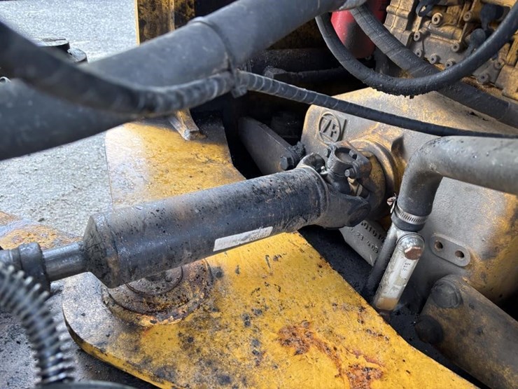 2005-deere-624j-image-27