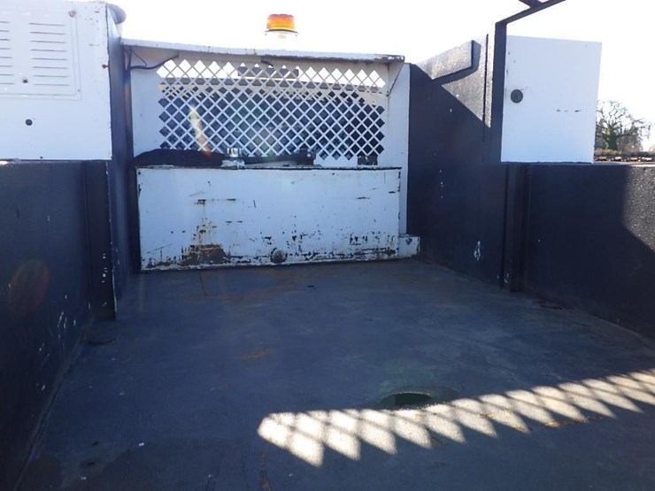 2006-ford-f550-image-16