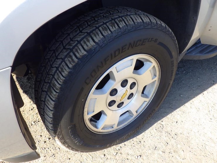 2014-chevrolet-suburban-image-13