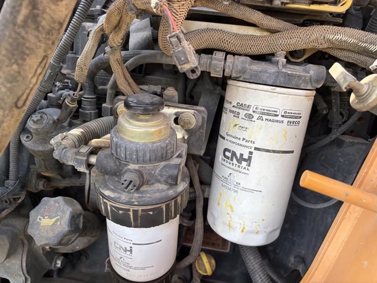 2017-case-580sn-image-29