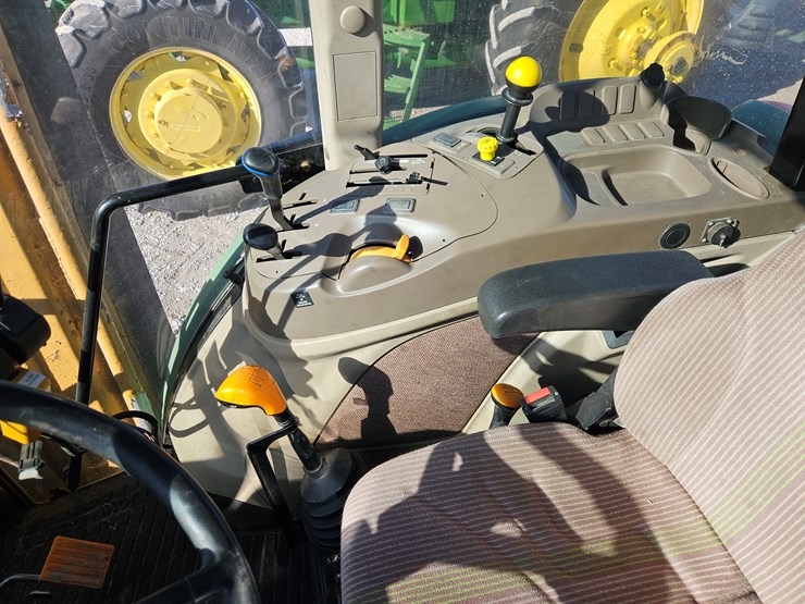 2011-john-deere-5085m-image-10