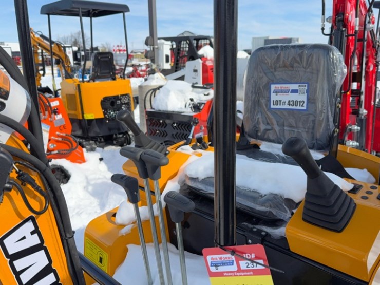 unused-2025-miva-model-15-mini-excavator-13.5hp-gas-engine,-aux.-hyd,-pilot-controls,-sn#-15j2512109-image-4