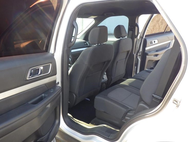 2017-ford-explorer-image-7
