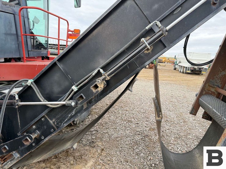 2010-new-holland-2010-image-32