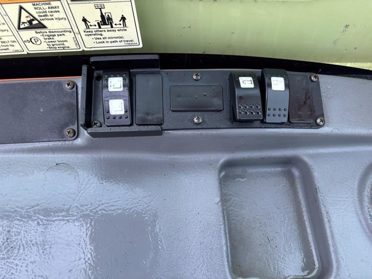 2015-jlg-g5-18a-image-30