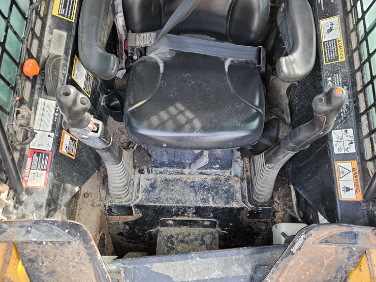 2006-john-deere-325-image-9