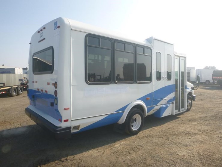 2014-ford-e450-image-3