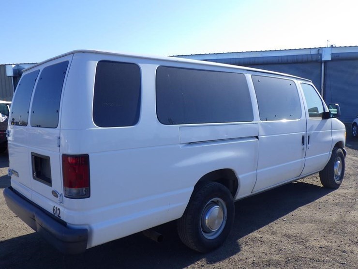 2006-ford-econoline-350-image-3