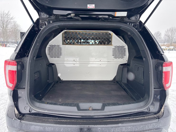 2019-ford-explorer-image-11