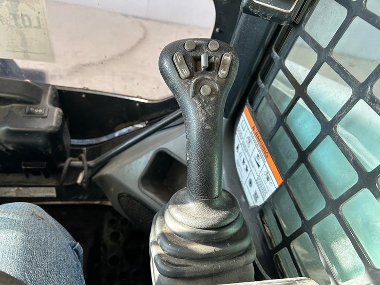 2022-bobcat-t870-image-27