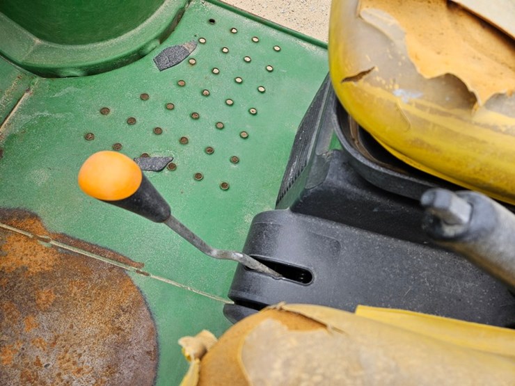 john-deere-tx-4x2-image-12