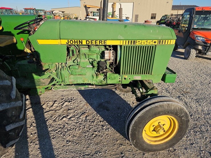 1983-john-deere-2550-image-4