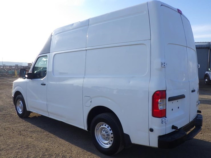 2014-nissan-nv2500hd-image-4