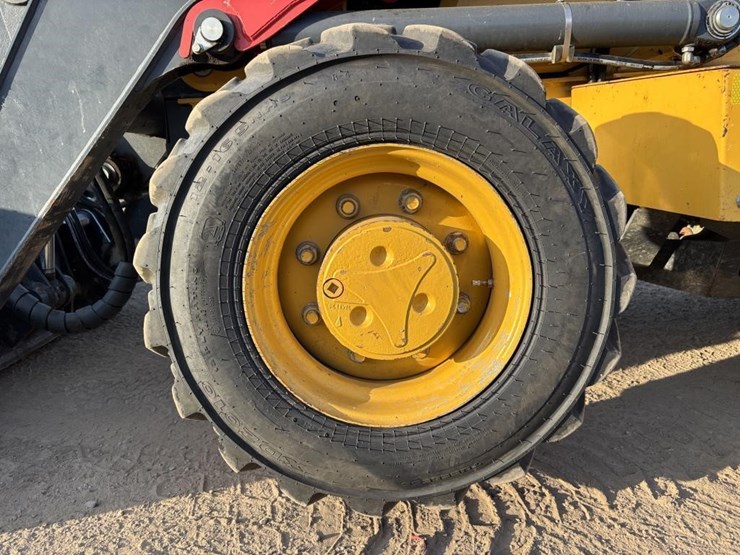 2020-deere-210l-image-24