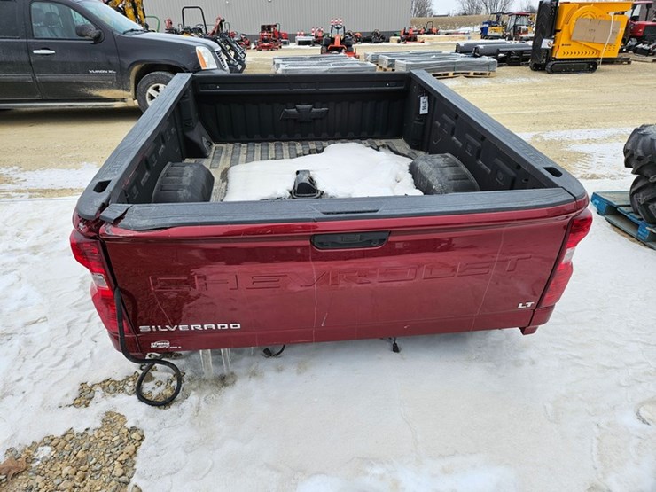 #196-•-chevrolet-silverado-7'-pickup-box-image-4