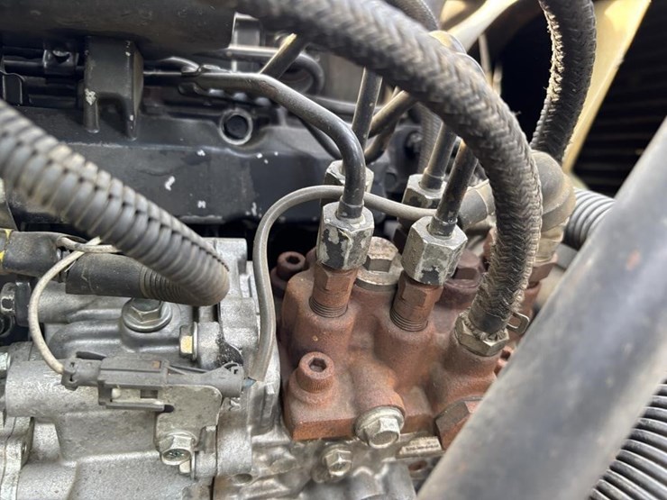 2016-john-deere-1600-turbo-image-32