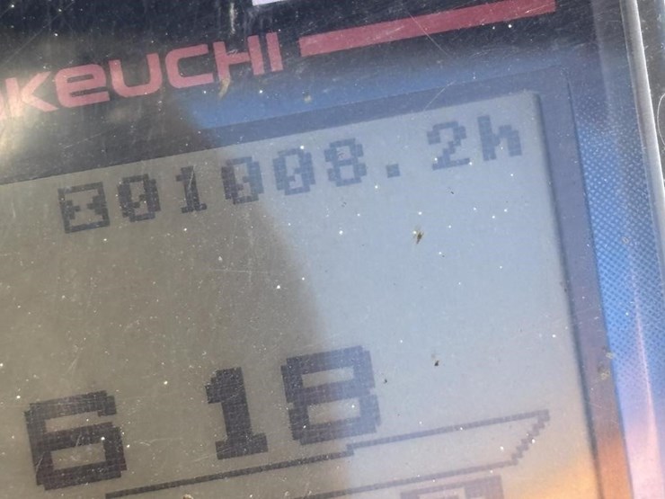 2022-takeuchi-tb240-image-64