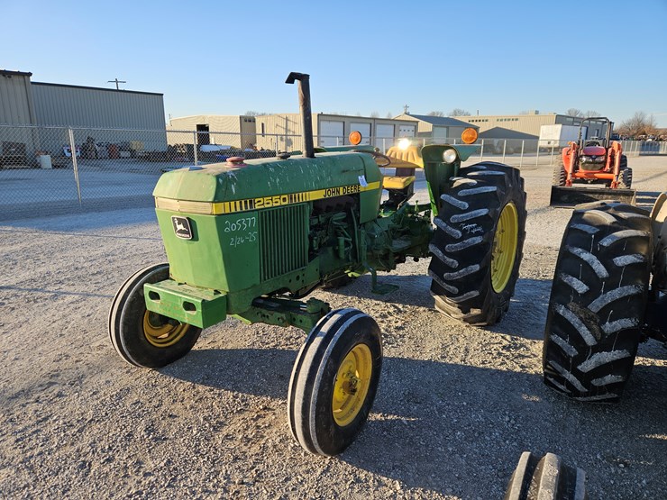 1983-john-deere-2550-image-18