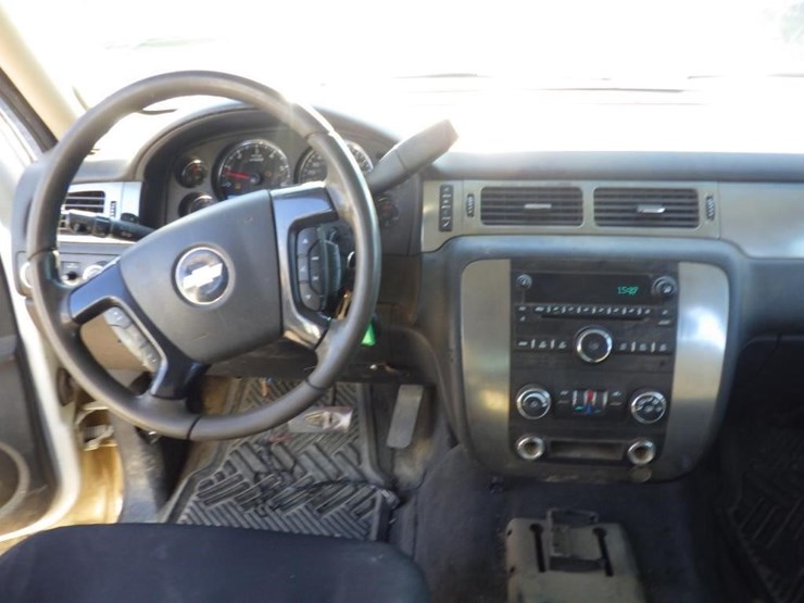 2007-chevrolet-suburban-image-9