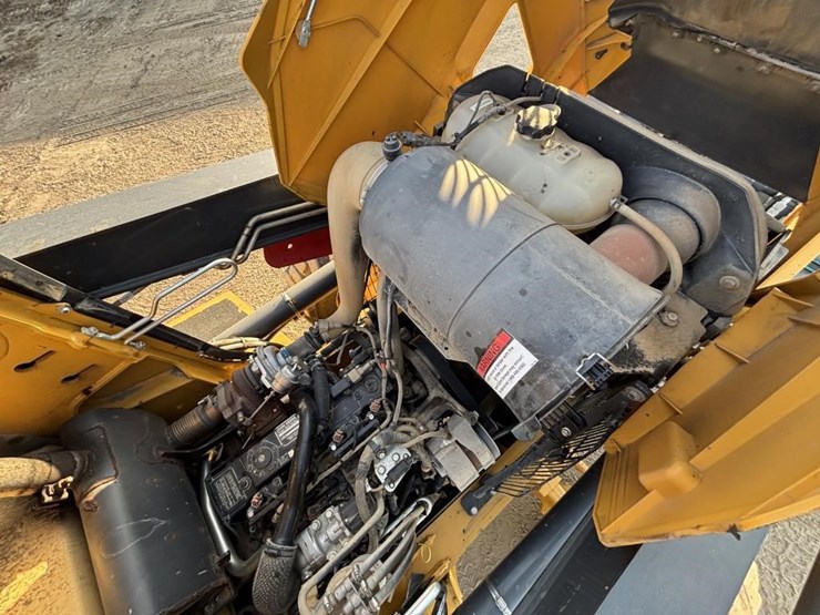 2020-deere-210l-image-45