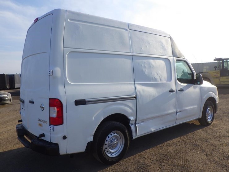 2014-nissan-nv2500hd-image-3