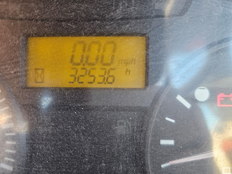 2010-kubota-m7040-image-15