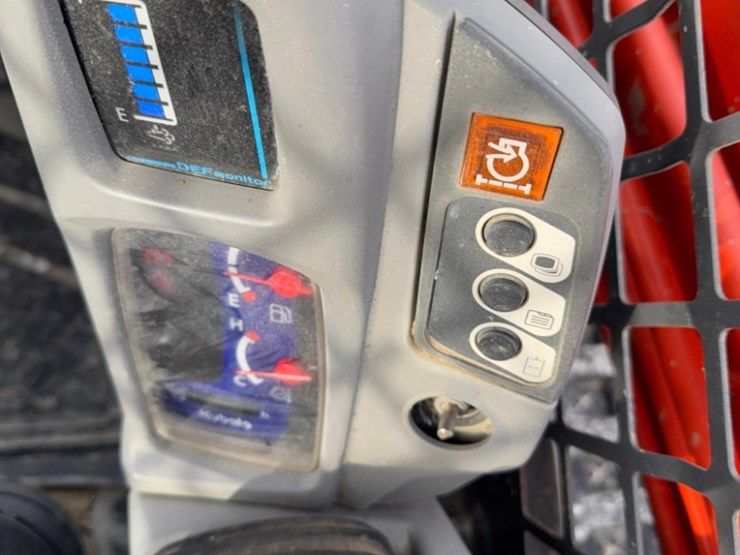 kubota-large-skid-steer-model-3vl95-25,-2464-hrs.,-works,-forks+bucket-image-22