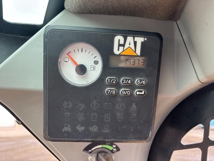 2018-caterpillar-226d-image-27