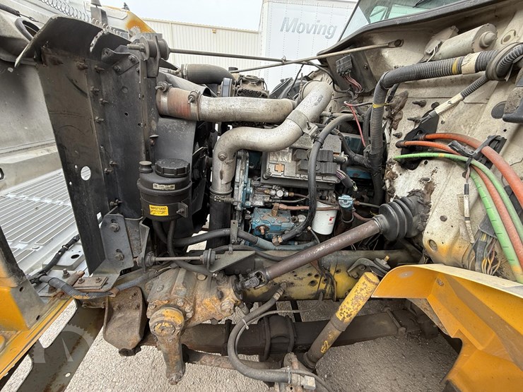 2000-international-4700-image-30