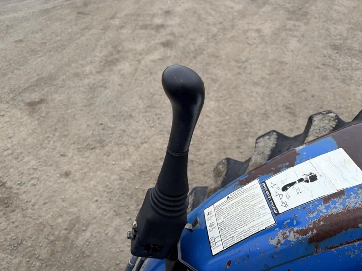 2017-new-holland-workmaster-40-image-36