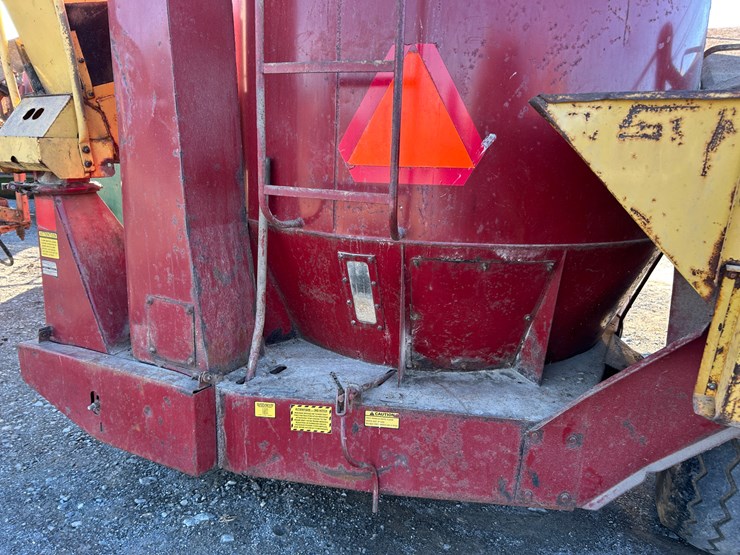 new-holland-359-image-11