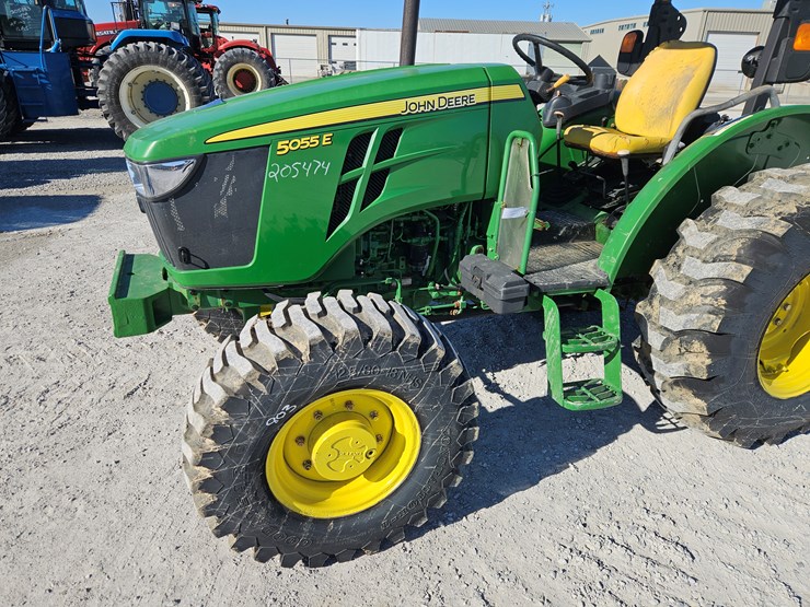 2022-john-deere-5055e-image-3
