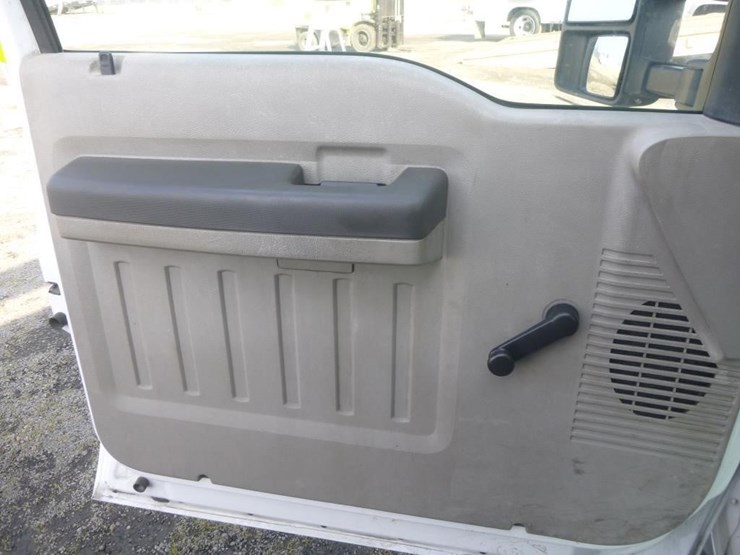 2010-ford-f550-image-13