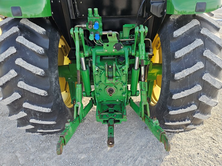 2013-john-deere-6115d-image-13