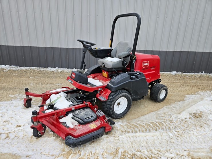 #152-•-toro-grounds-master-3300-4x4-front-mount-mower-image-1