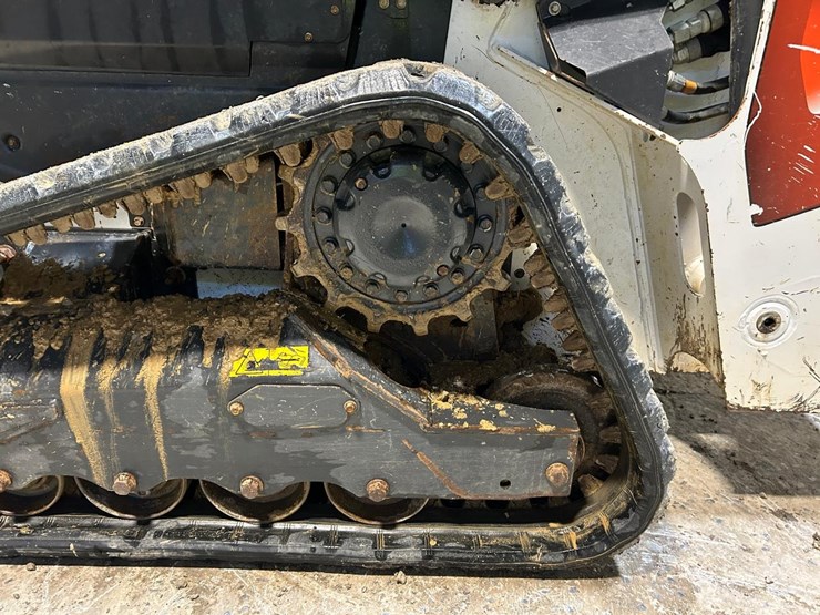 2020-bobcat-t64-image-18