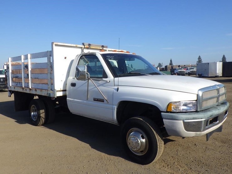 1999-dodge-ram-3500-image-2
