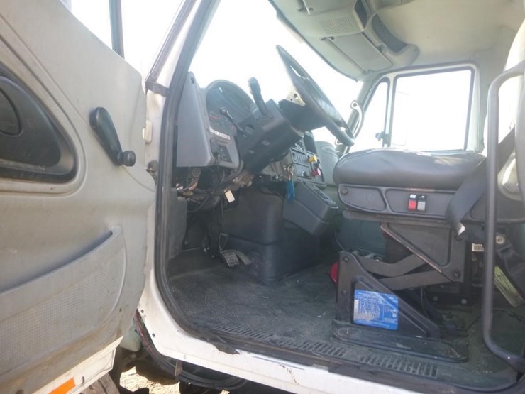 2005-international-durastar-4400-image-12