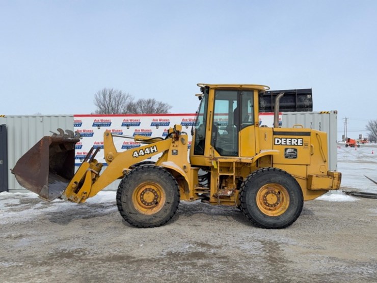 1983-john-deere-444h-image-1